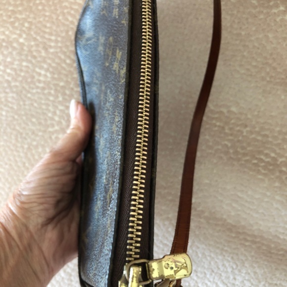 Louis Vuitton Monogram Pochette Accessories - Picture 9 of 10